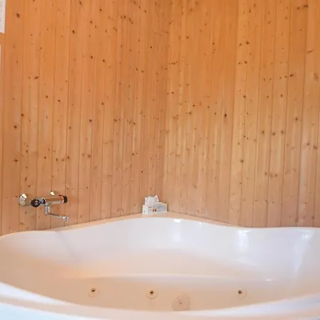 Nice Home In Vaeggerlose With Sauna *