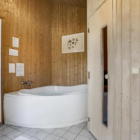 Nice Home In Vaeggerlose With Sauna *