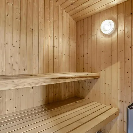 Vakantiehuis Nice Home In Vaeggerlose With Sauna *