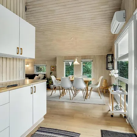 Nice Home In Vaeggerlose With Sauna Bøtø By
