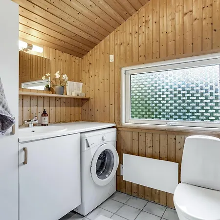 Nice Home In Vaeggerlose With Sauna *