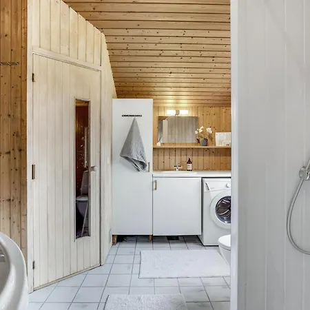 Nice Home In Vaeggerlose With Sauna * Bøtø By