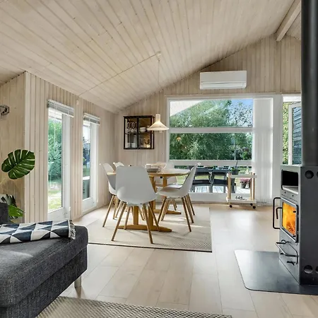 Nice Home In Vaeggerlose With Sauna * Bøtø By