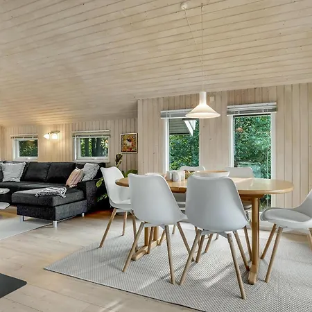 Nice Home In Vaeggerlose With Sauna Vakantiehuis *