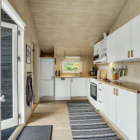 Nice Home In Vaeggerlose With Sauna Bøtø By