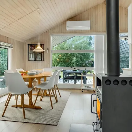 Nice Home In Vaeggerlose With Sauna