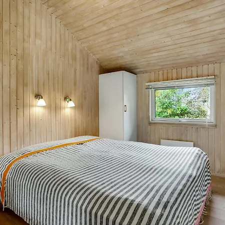 Nice Home In Vaeggerlose With Sauna Vakantiehuis Bøtø By