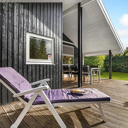 Nice Home In Vaeggerlose With Sauna Vakantiehuis