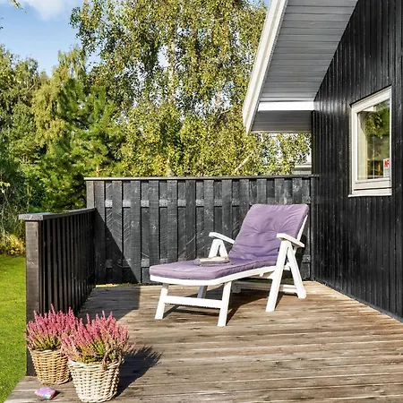 Vakantiehuis Nice Home In Vaeggerlose With Sauna *